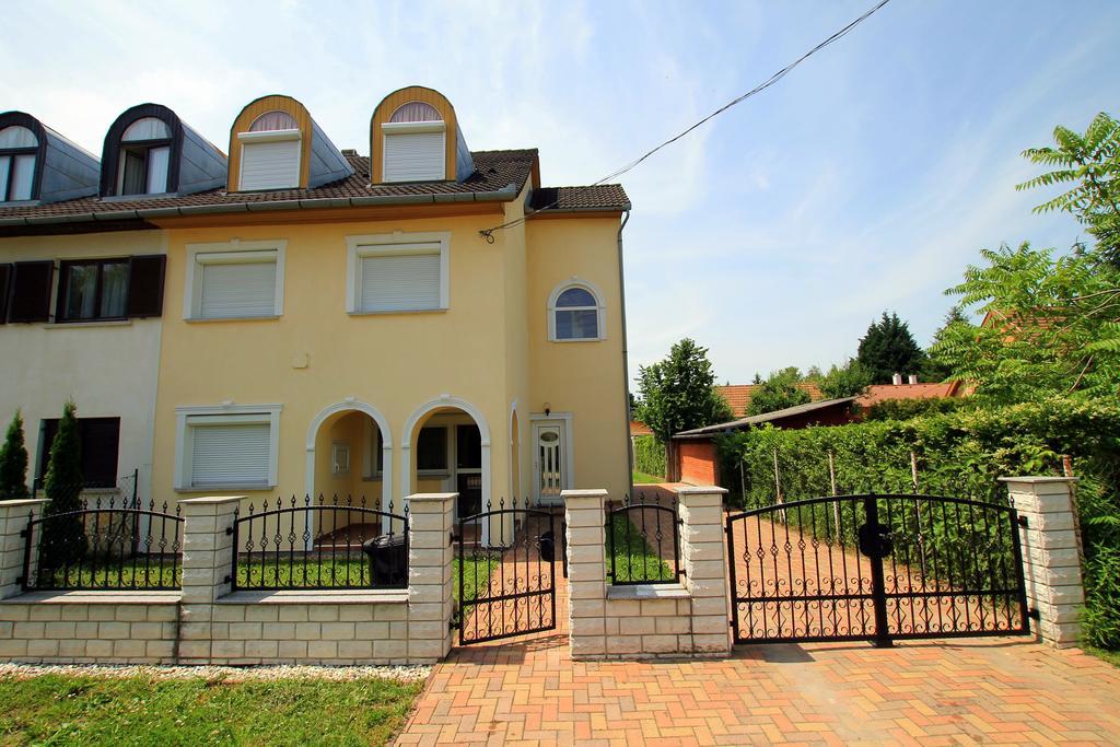 Fausztland Apartments Zamárdi Buitenkant foto