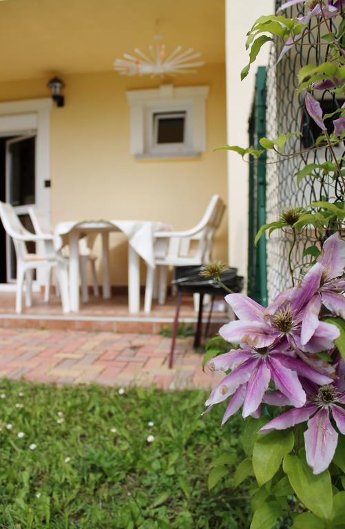 Fausztland Apartments Zamárdi Buitenkant foto